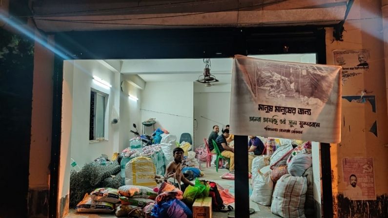 Beleghata Mariners shoes supports by giving relief to Sundarban people after Yass cyclone