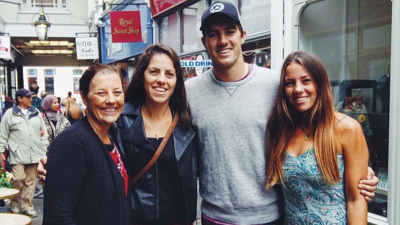 Pat Cummins with his mother and sisters